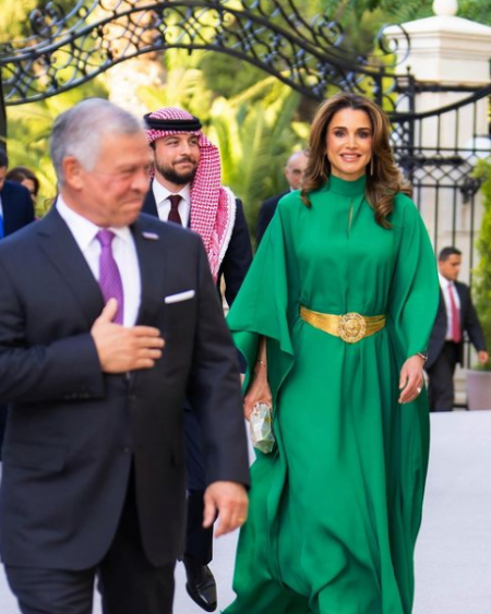 الملكة رانيا تتألق بإطلالة أنيقة في احتفال بمناسبة عيد استقلال الأردن